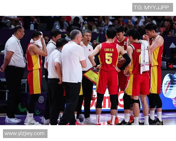 中国男篮迎战马其顿队全力争胜展现实力与团队精神